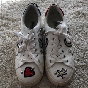 Steve Madden PATCHED white platform sneakers